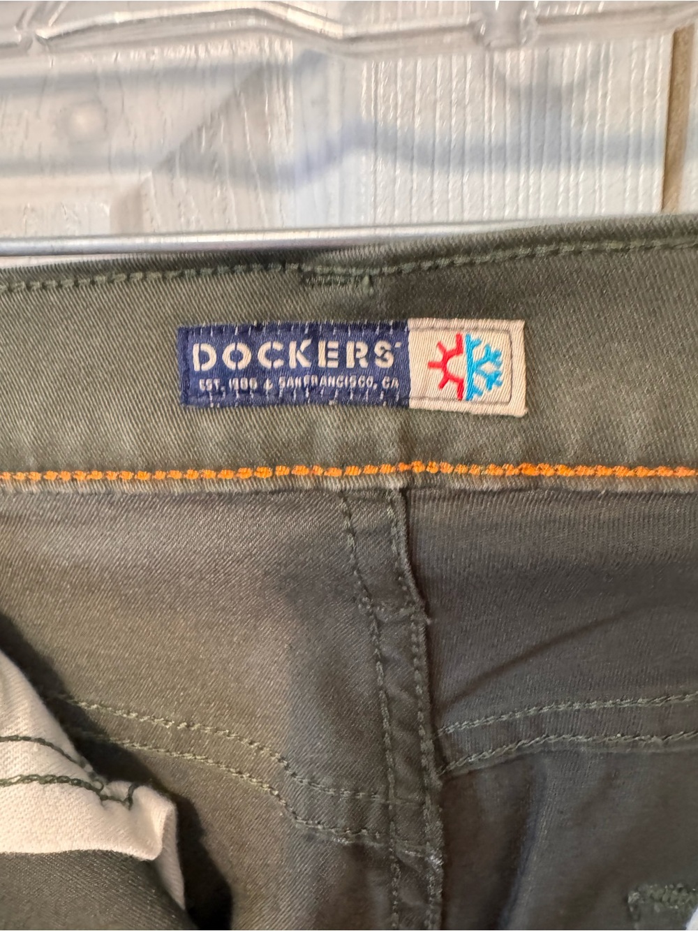 Dockers Men’s Olive Straight-Leg Pants Sz 32x32 (32x31) see pics small flaw/size - Picture 5 of 13